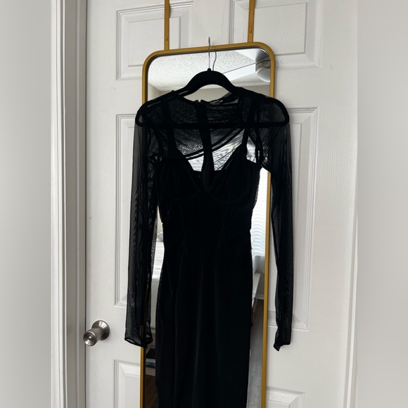 BEATRICE
BLACK CORSET MIDI DRESS - Picture 7 of 10